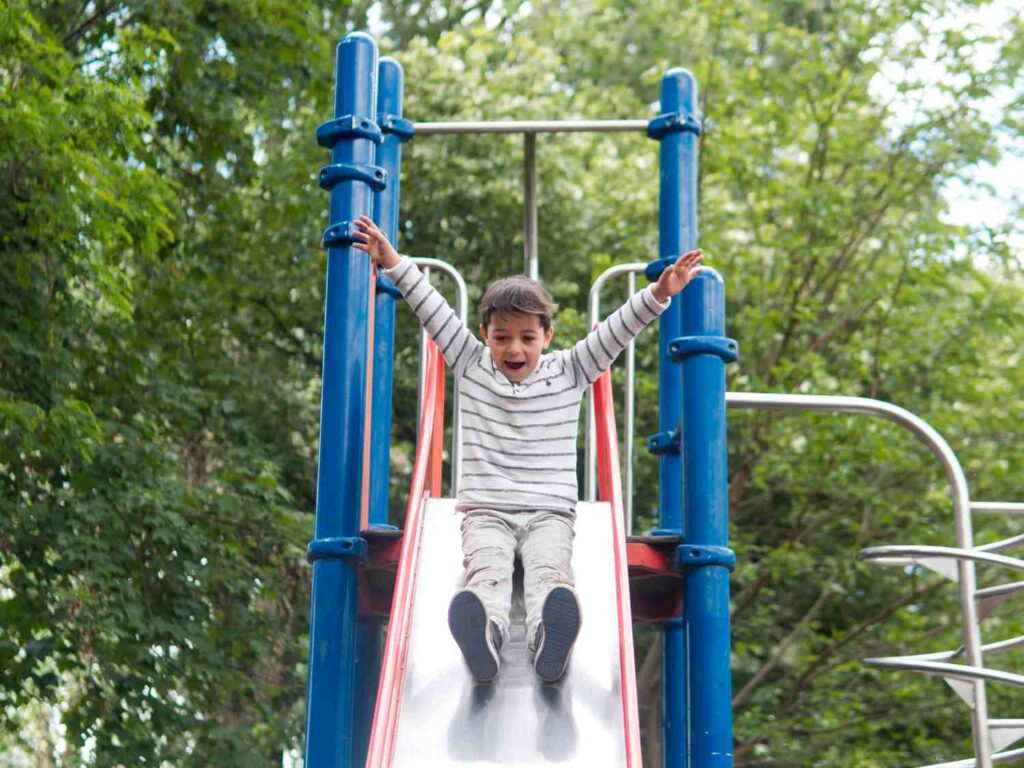 Toboggan - jeux extérieur enfant